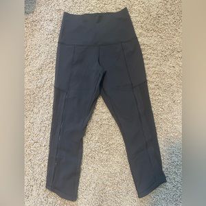 Lululemon mesh capri leggings 21” - size 4